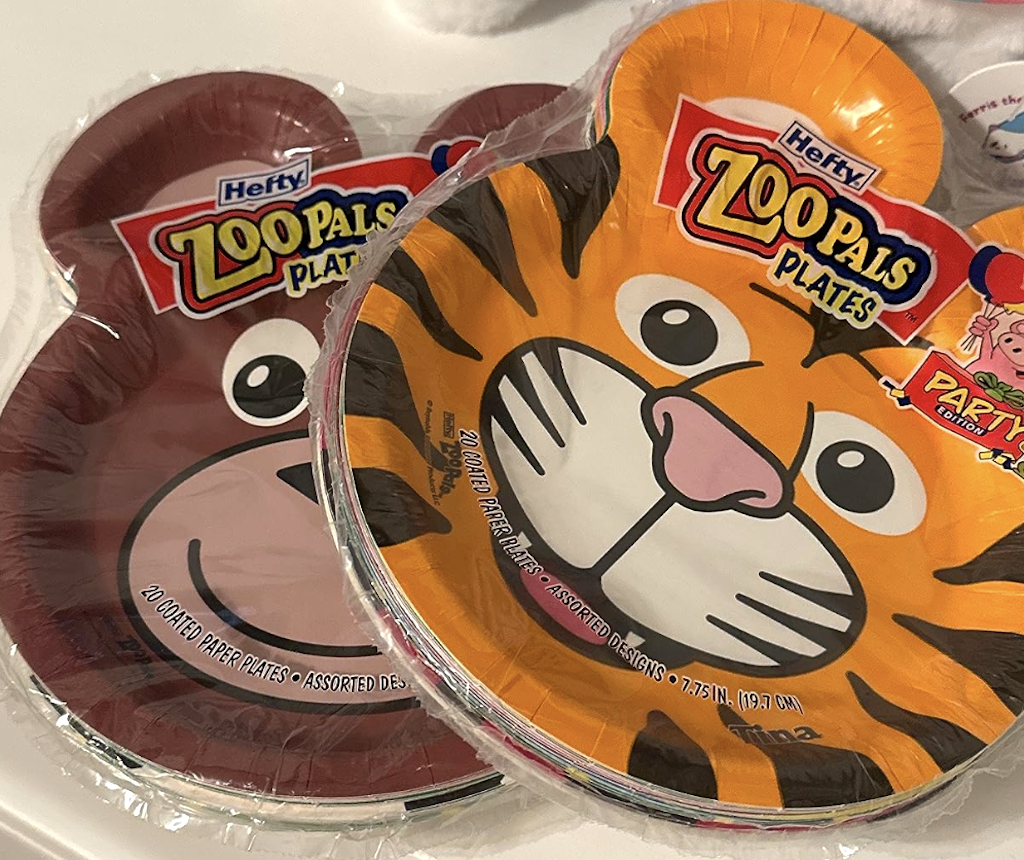 TWO PACKS - 40 PLATES** Hefty Zoo Pals Coated Paper Plates Assorted NEW  2023
