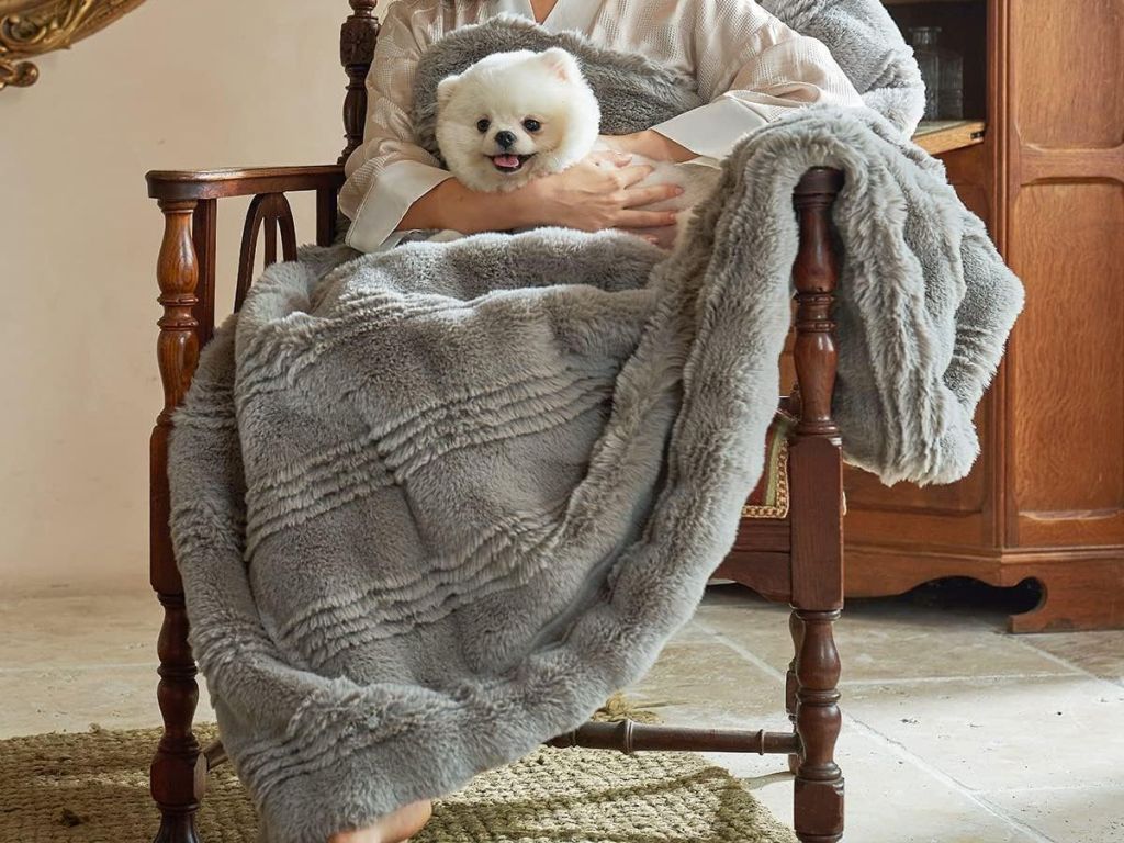 Amélie Home Faux Fur Throw Blanket