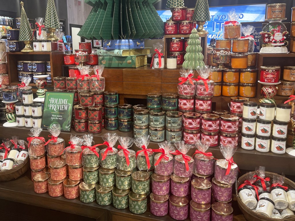 holiday display of candles at bath & body works