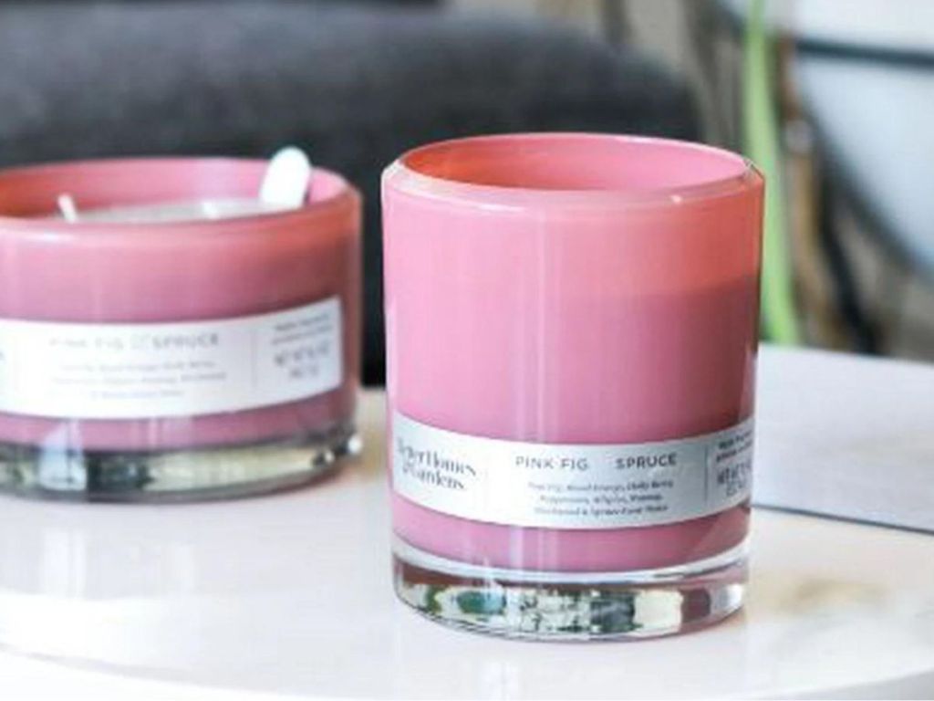 Better-Homes-Garden-12oz-candle-Pink-Fig شموع بتر هومز آند جاردنز ذات الفتيل 5 دولارات فقط على موقع Walmart.com (سعر 11 دولارًا أمريكيًا) |  فكرة هدية سهلة في اللحظة الأخيرة!