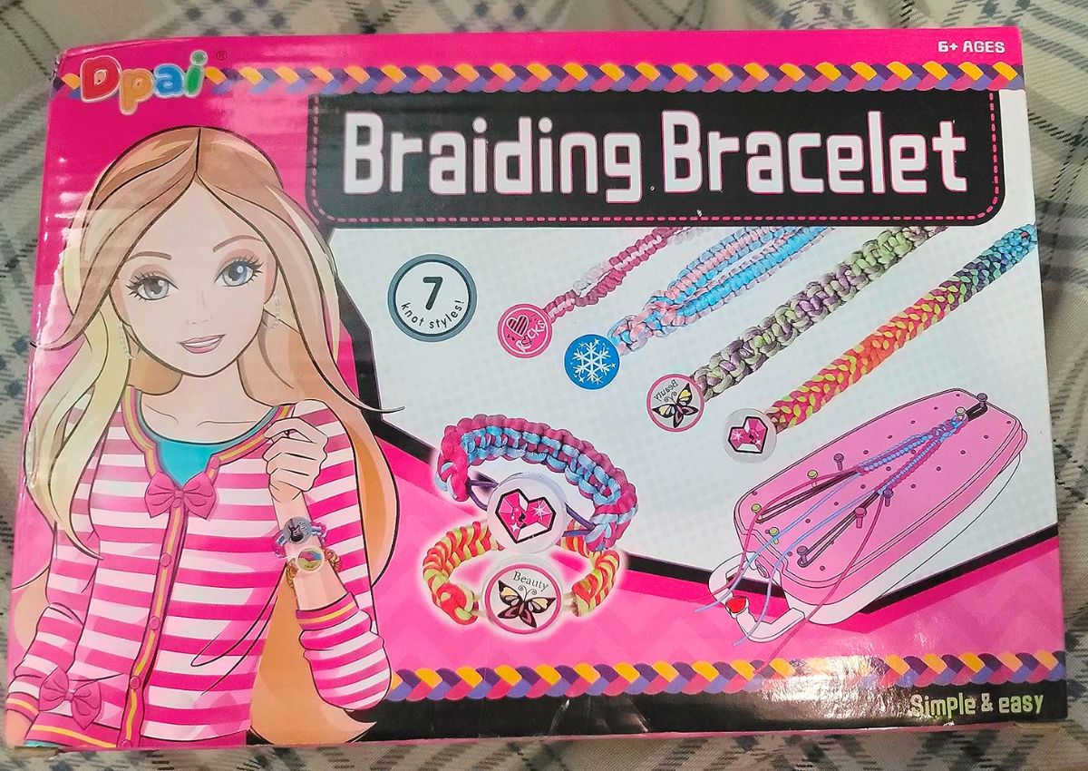 the front of the product box for the Dpai Friendship Bracelet Making Kit showing images of the bracelets that can be made