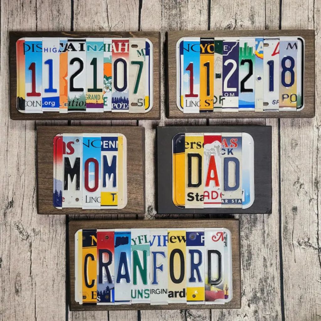 custom License plate signs shown with various options