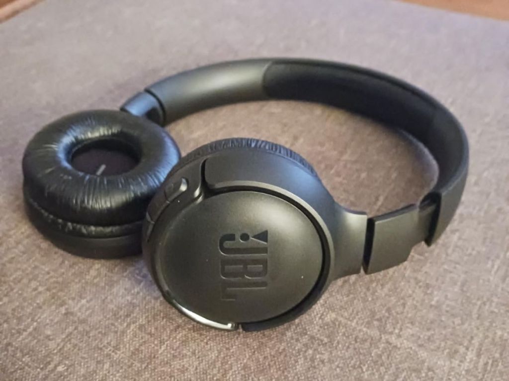 JBL Wireless Bluetooth On-Hear Headphones black