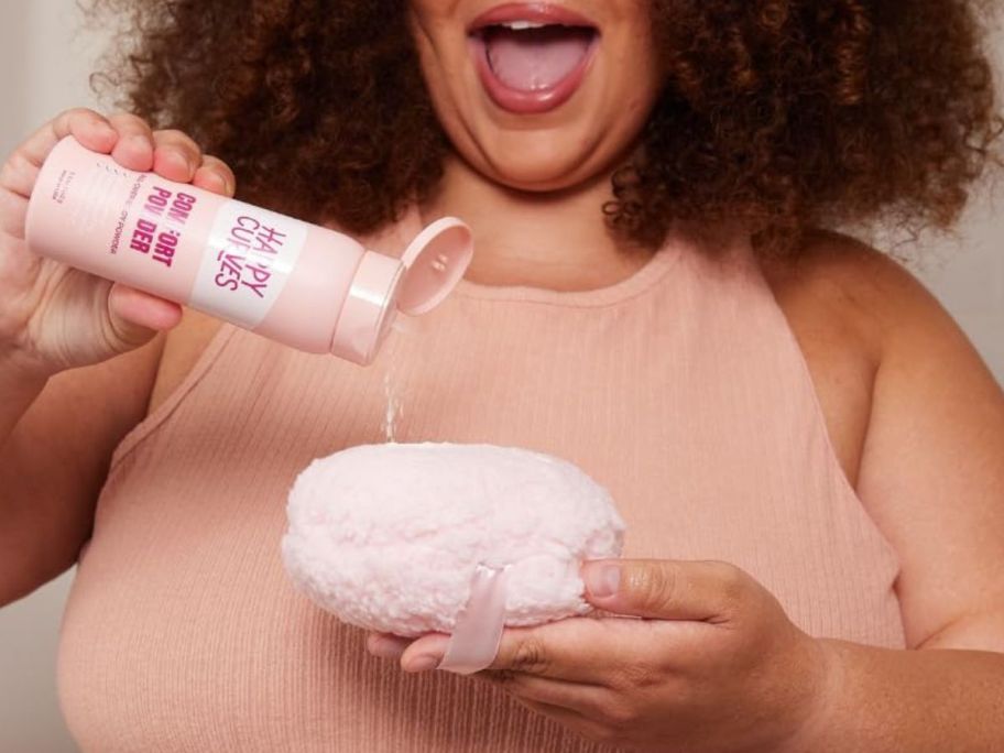 woman pouring Happy Curves Comfort powder onto a Happy Curves powder puff