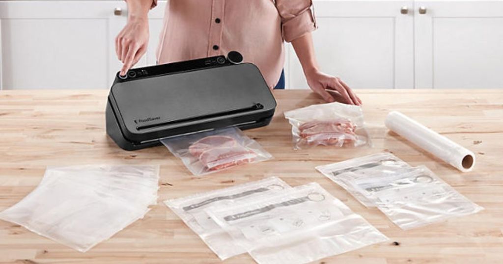 FoodSaver Multi-Use Food Preservation System with Built-in Handheld Sealer