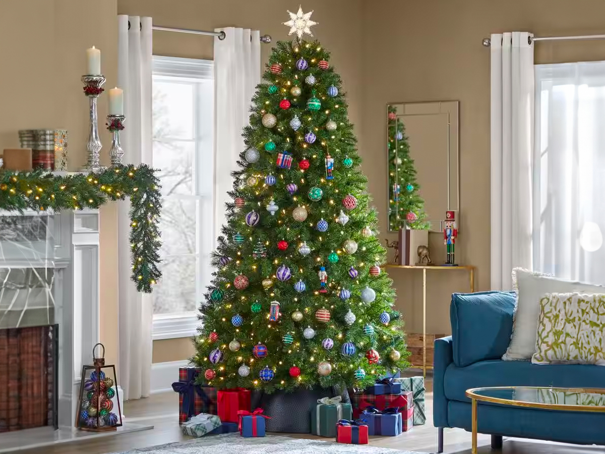Home Accents Holiday 7.5 ft. Pre-Lit LED Brookside Pine Artificial Christmas Tree