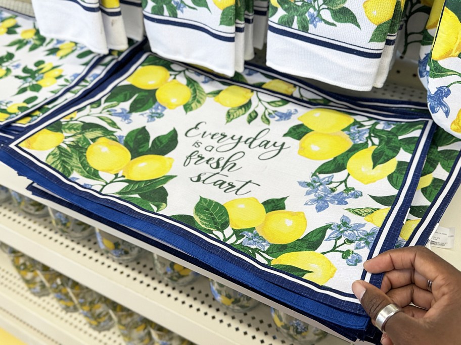 lemon print placemat that says "everyday is a fresh start"