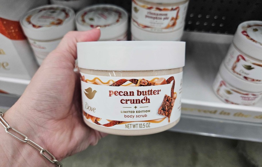 Pecan-Butter-Crunch-Scrub-Dove-Holiday-Treats إصدار محدود من مجموعة Dove Holiday Treats متاحة الآن في Walmart