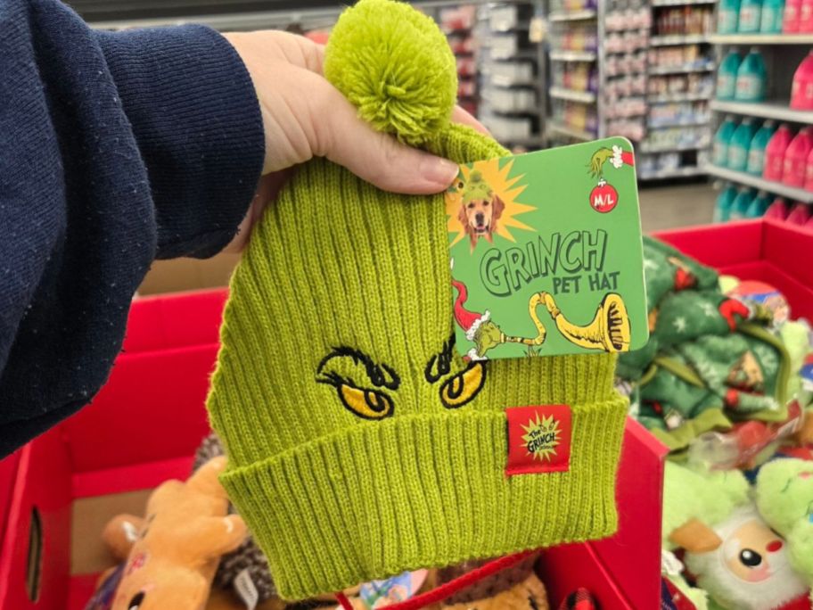 hand holding grinch hat