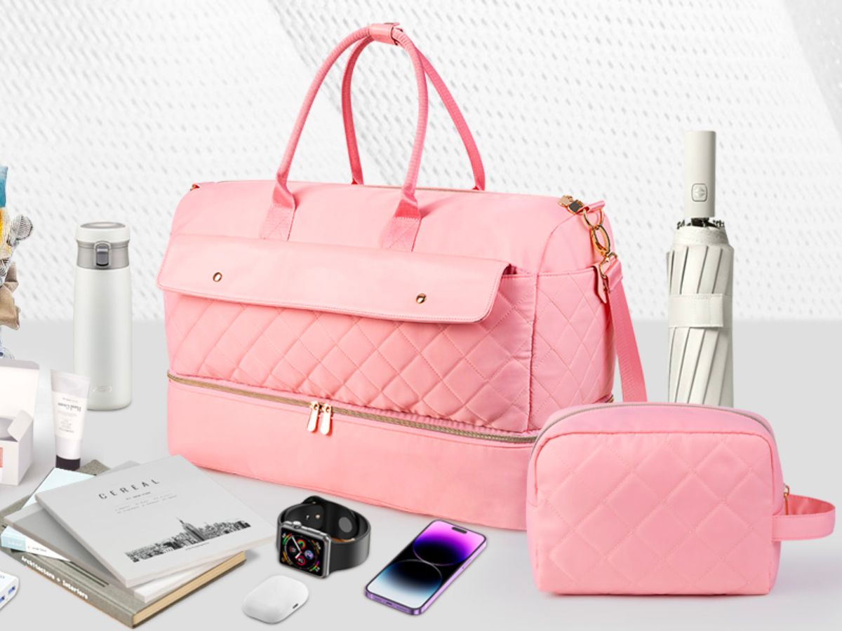 Wedama Large Weekender Duffle Bag for Women in pink stock image