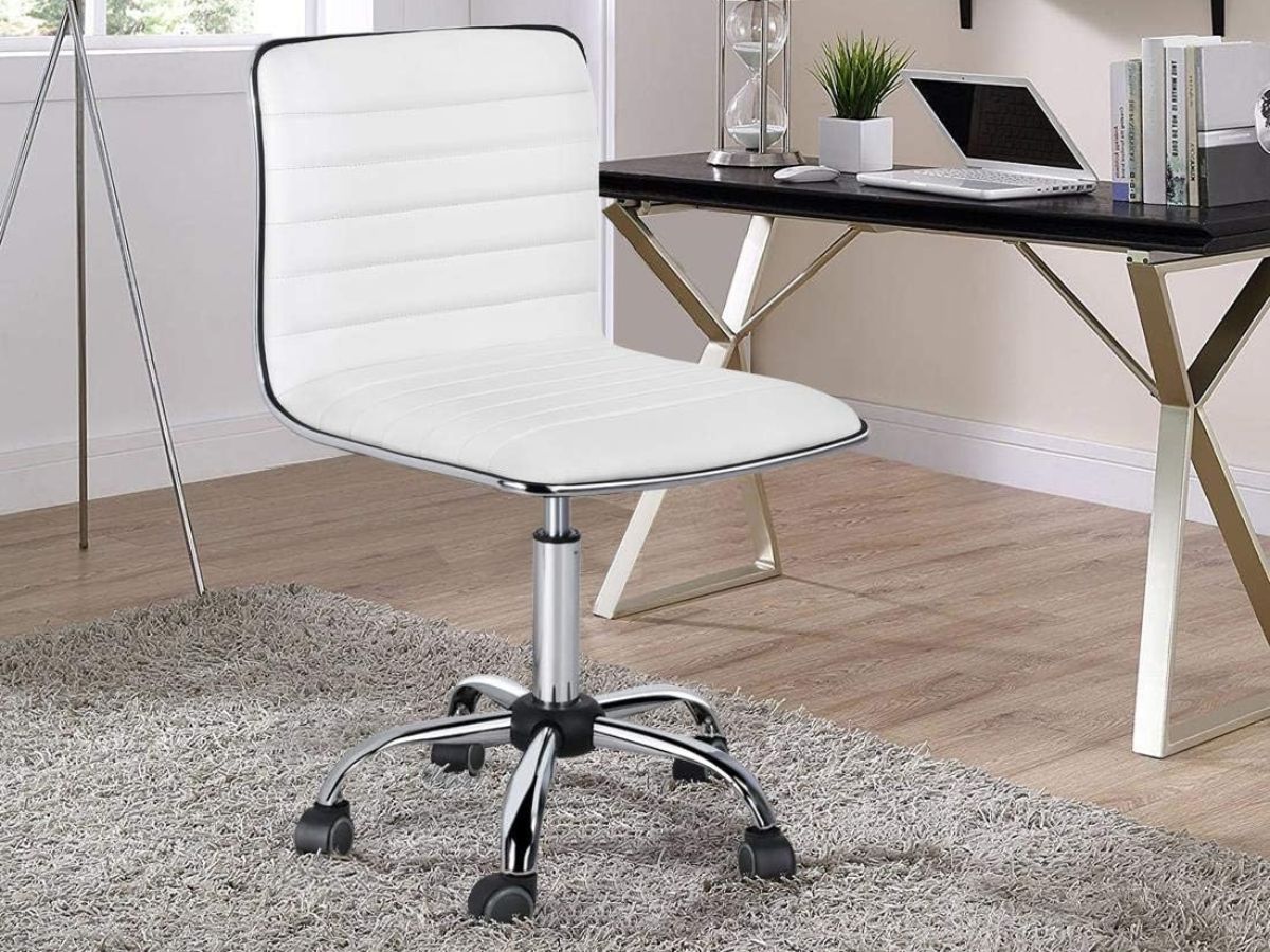 A Yaheetech office chair in white