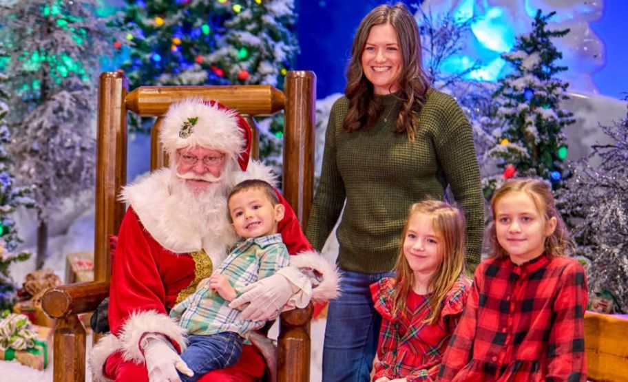 santa posing with a mom and 3 kids at bass pro shops