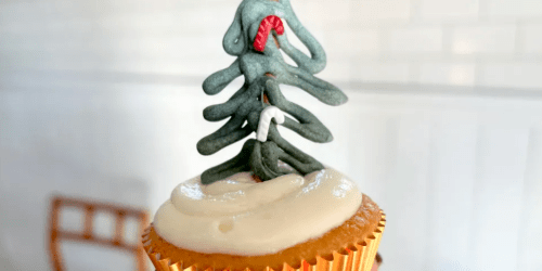 Here’s How to Bake Christmas Tree Cupcakes for the Holidays!