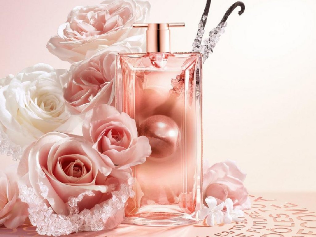 lancome perfume with roses and vanilla bean surround it