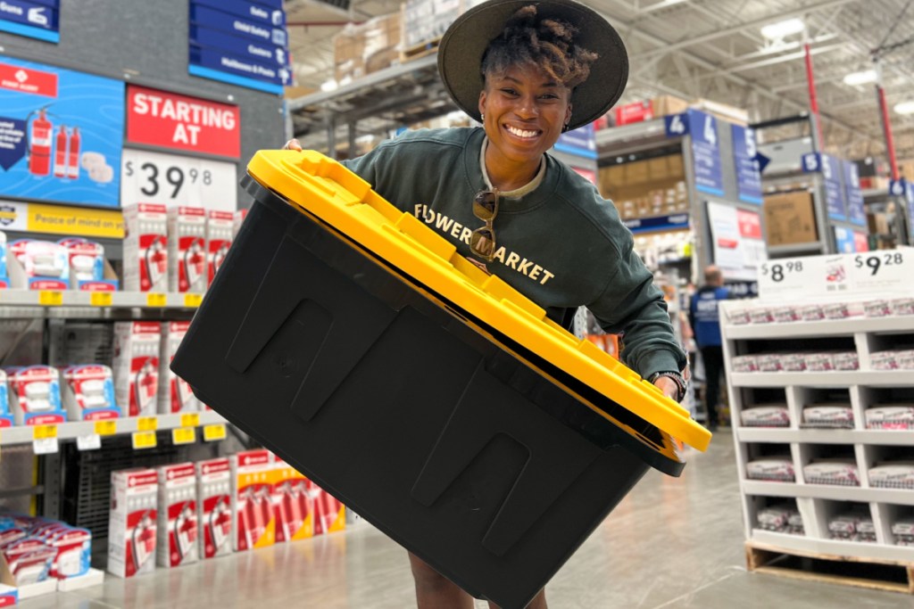 woman holding large tote with yellow lid at lowes