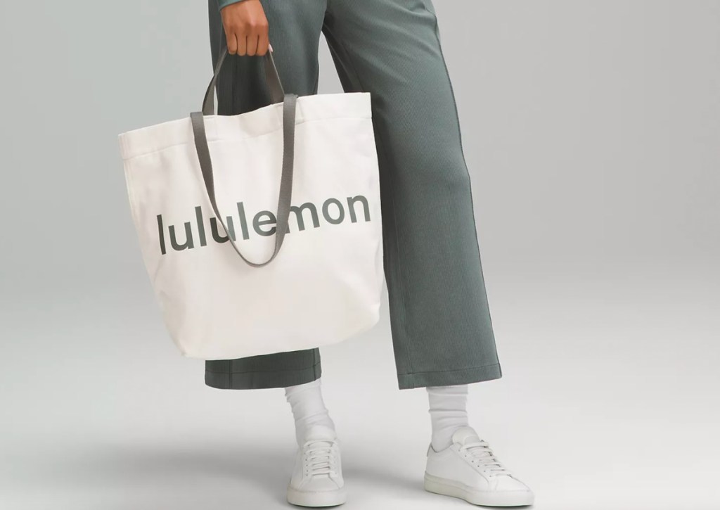 lululemon-1 حقيبة حزام من الصوف lululemon بقيمة 29 دولارًا تم شحنها، وحقيبة ظهر بقيمة 49 دولارًا تم شحنها، وحقيبة بطاقات بقيمة 19 دولارًا تم شحنها والمزيد