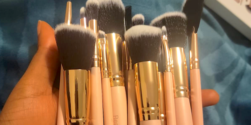 WOW! 17-Piece Makeup Brush Set ONLY $7.99 on Amazon – Includes an Eyebrow Razor!