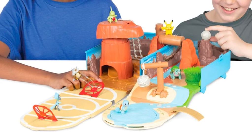 two boy playing with a pokemon Carry CASE Battle Desert PLAYSET
