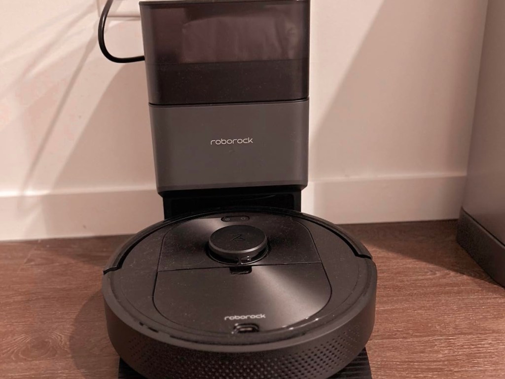 roborock q5 vacuum with dock next to wall