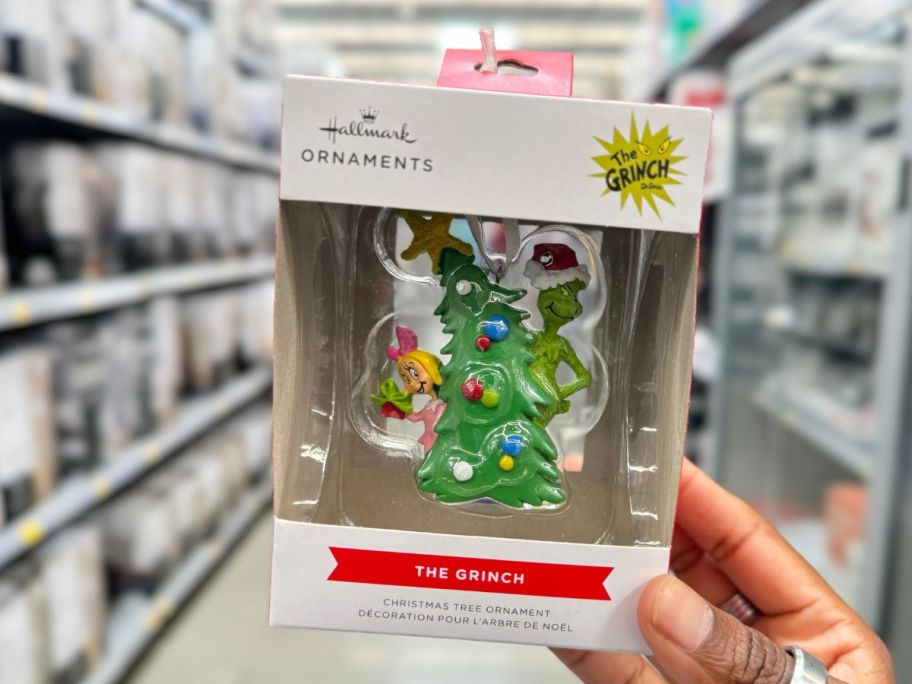 the-frinch-w-tree-hallmark-ornament الحلي الشخصية المميزة فقط 9.99 دولارًا على Walmart.com |  ميكي ماوس، غرينش، جريملينز + المزيد