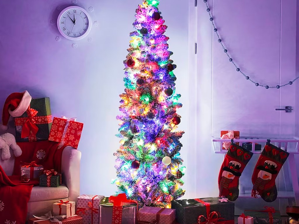 veikous-christmas-tree-lowes خصم يصل إلى 75% على أشجار عيد الميلاد لوي |  أضواء LED متغيرة الألوان وأشجار متجمعة والمزيد!