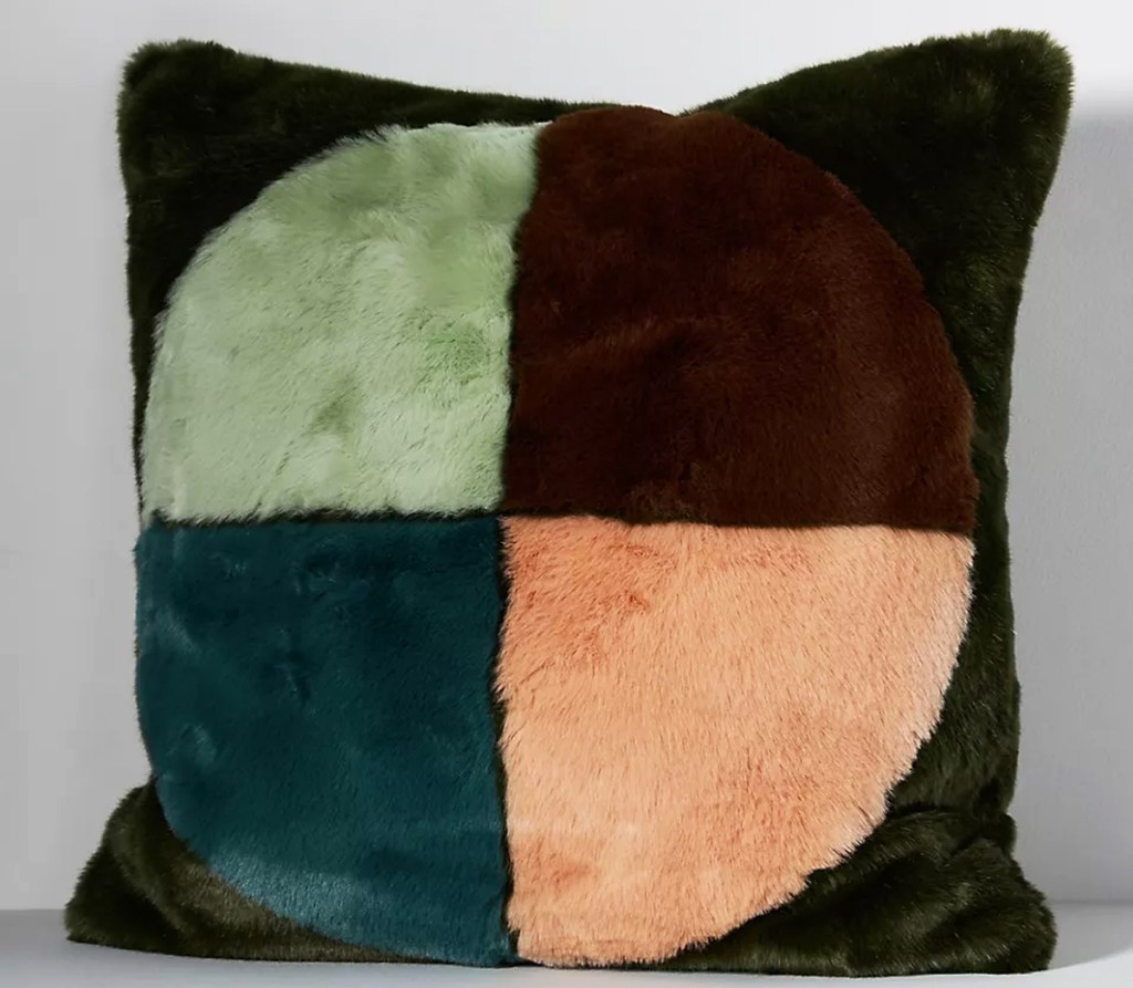 Anthropologie-Dua-Pillow خصم إضافي بنسبة 40% على عروض الأنثروبولوجيا!  تسوق أفضل 9 اختيارات لدينا، بما في ذلك الأكواب بأقل من 6 دولارات (تصل قبل عيد الميلاد!)