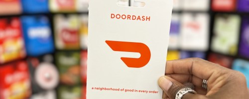 hand holding up a doordash gift card