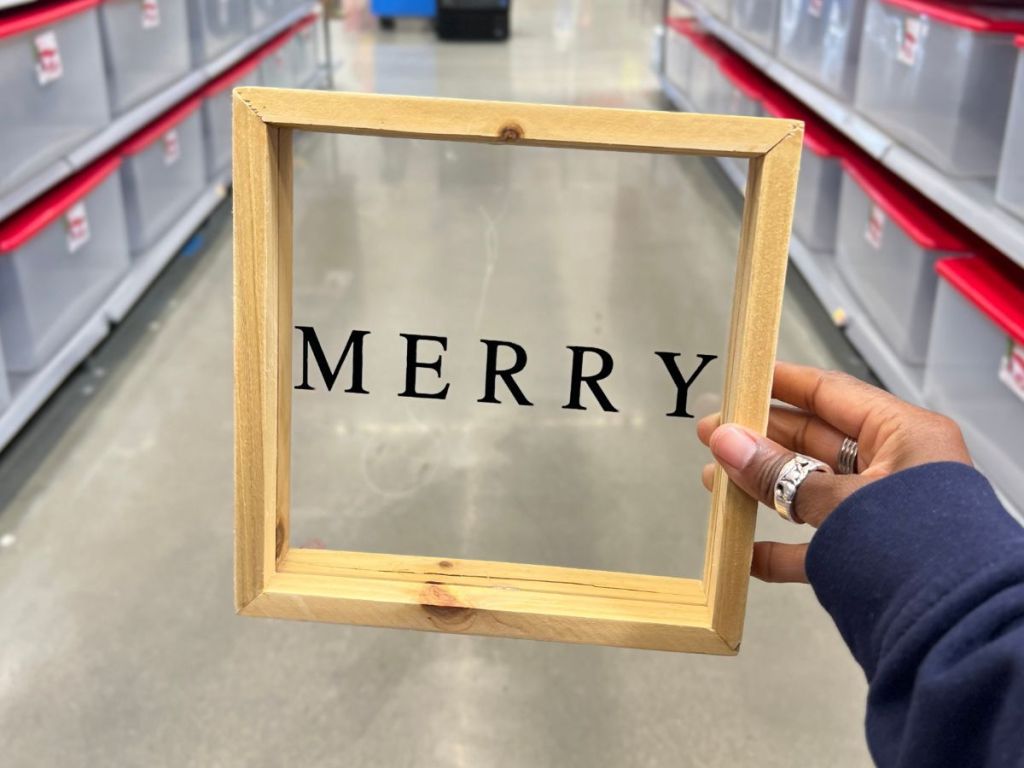 Holiday Time Decoration Sign that says "Merry" 