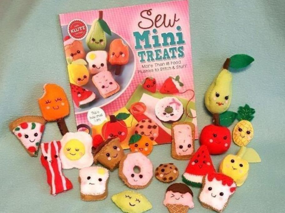 Klutz Sew Mini Treat Set Keychain