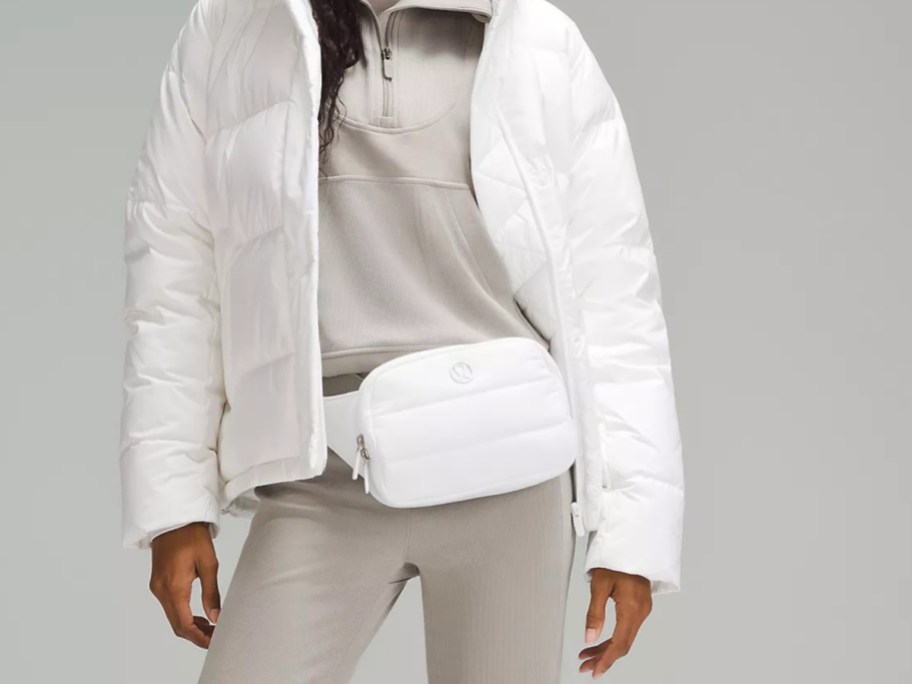 woman wearing Lululemon white wunder puff belt bag across waist