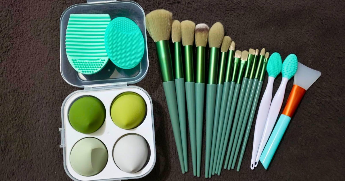 HUGE Amazon Makeup Brush Set w/ Beauty Blenders, Lip Brushes, & More ONLY $9.99