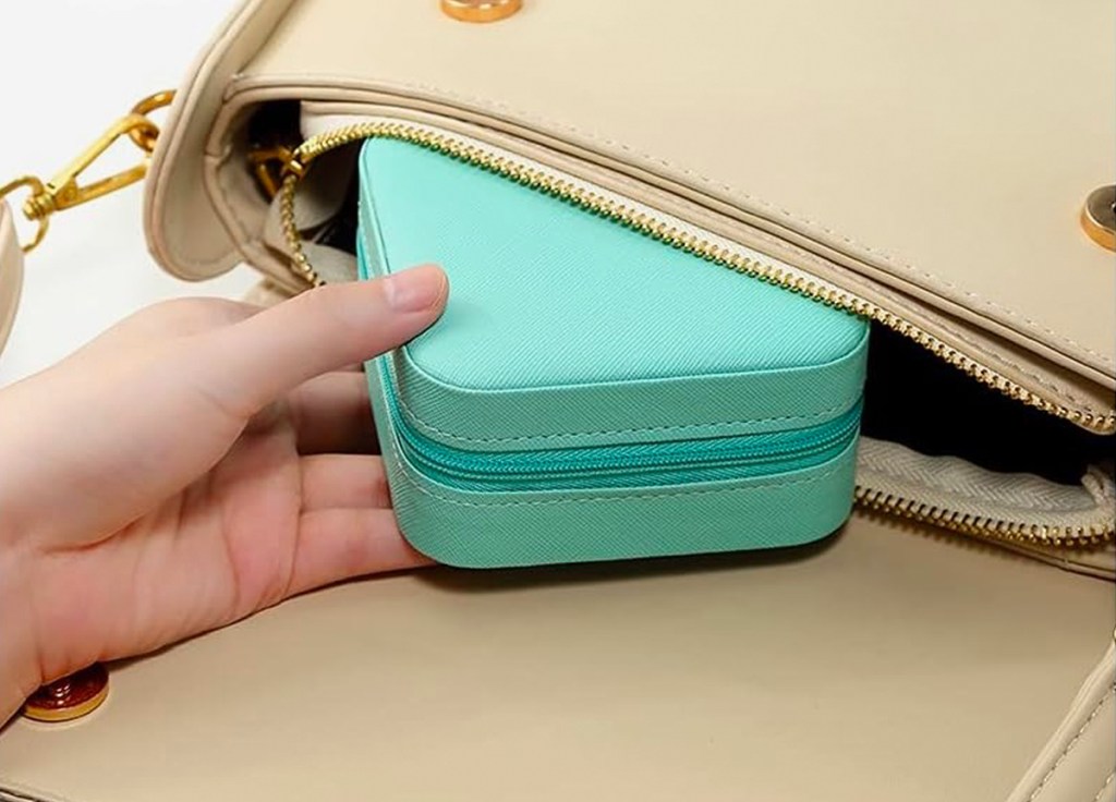 Trodance-Mini-Jewelry-Travel-Case-2 حقيبة مجوهرات صغيرة بسعر 5.29 دولار فقط على أمازون (10 دولارات أمريكية) |  رائعة للسفر!