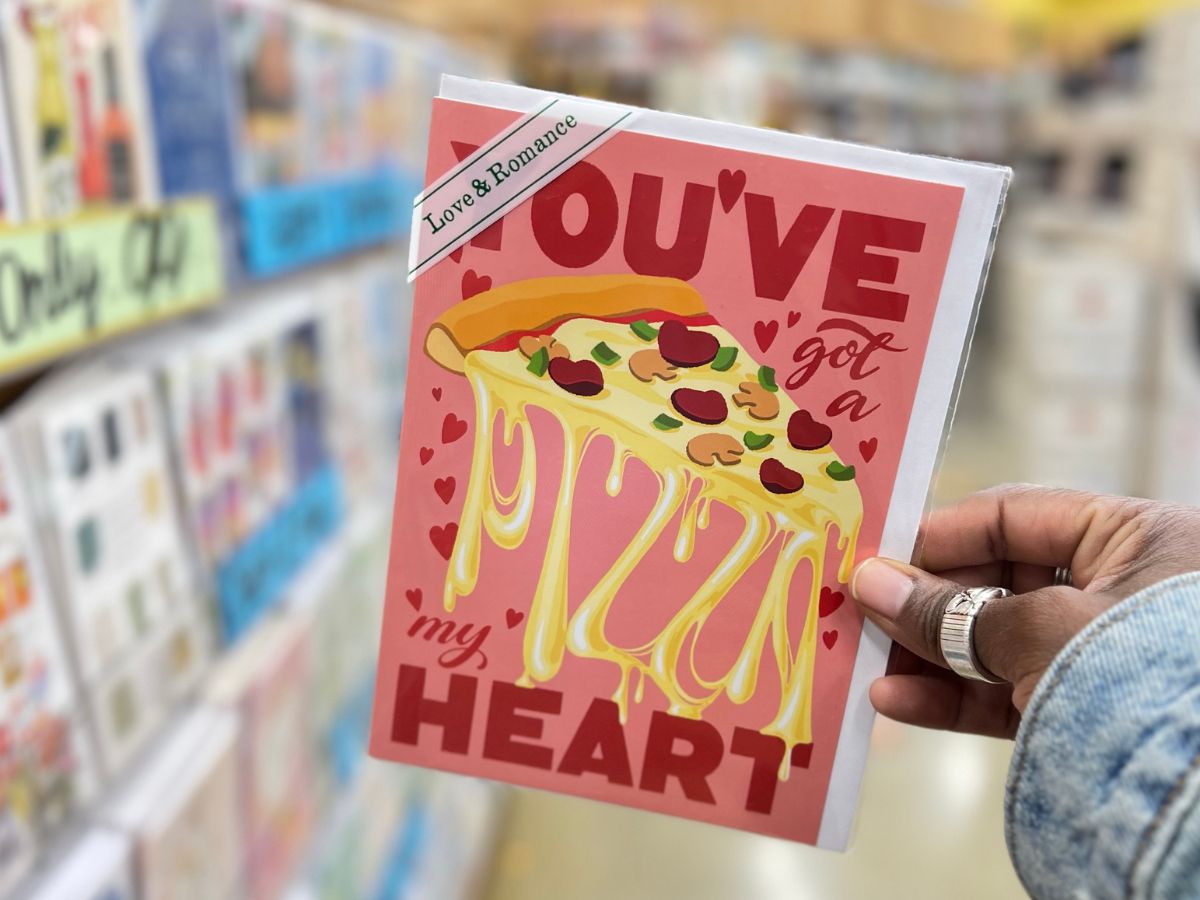 Youve-got-a-pizza-my-heart-valentines-day-card-trader-joes بطاقات عيد الحب الخاصة بـ Trader Joe ممتعة جدًا وسعرها 99 سنتًا فقط