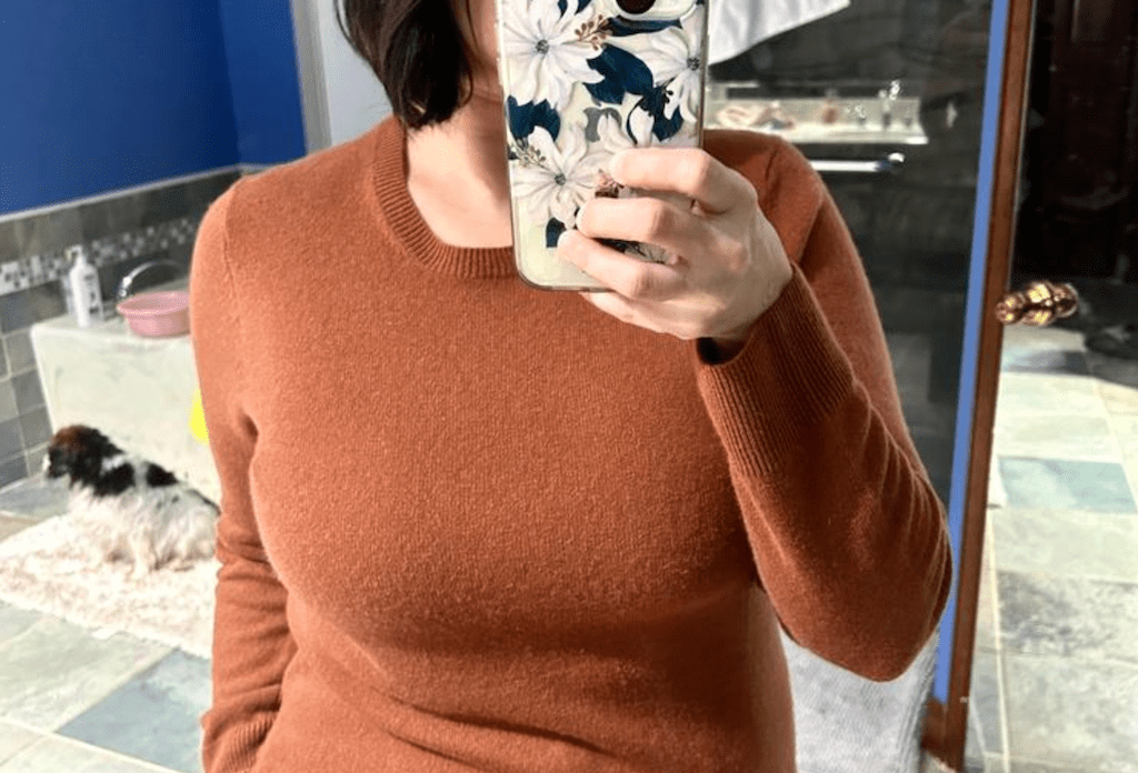 woman wearing quince cashmere sweater 
