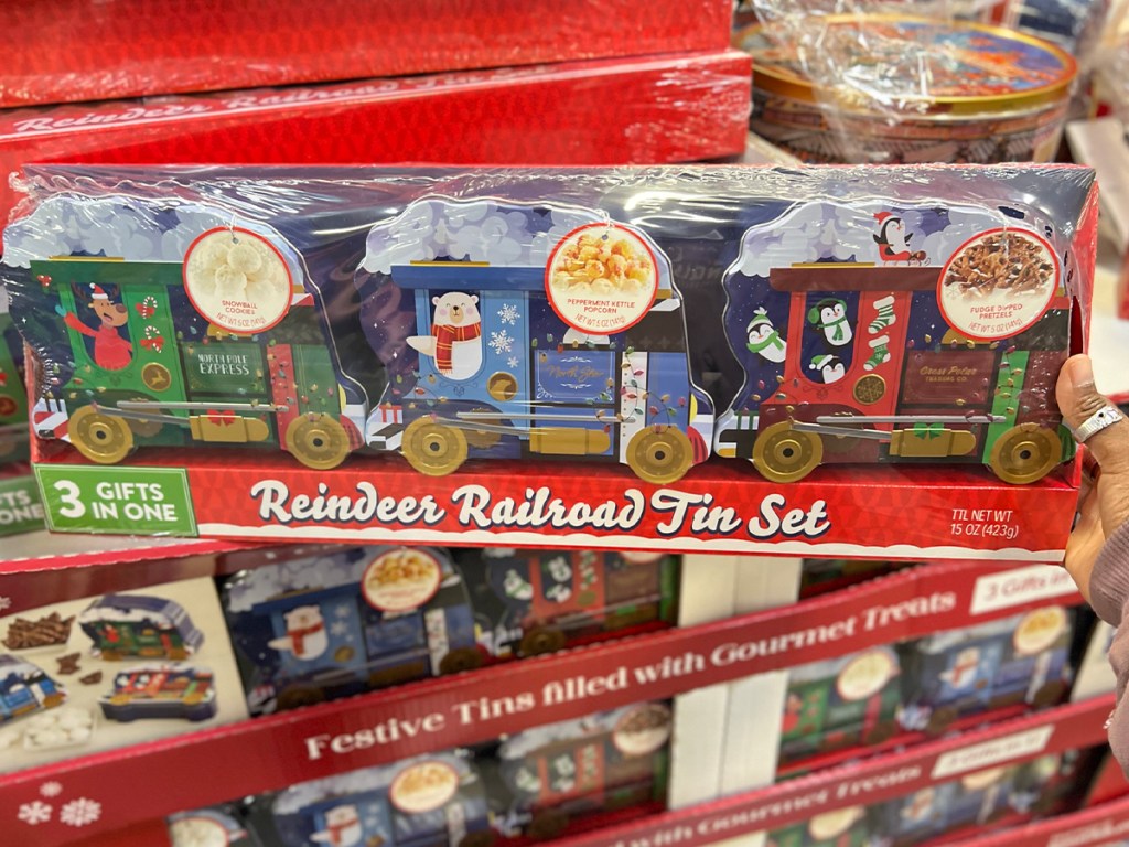 reindeer railroad tin set 