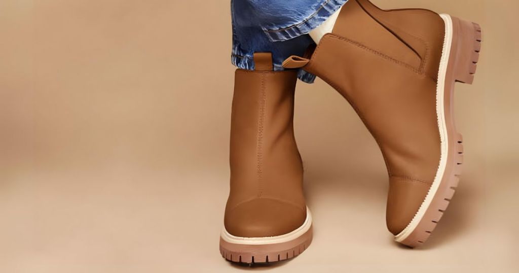 tan TOMS dakota boot with brown background