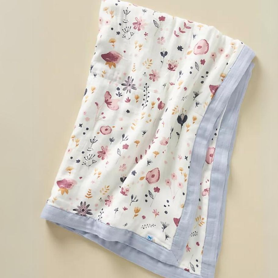 muslin baby quilt cream with flowers and blue border