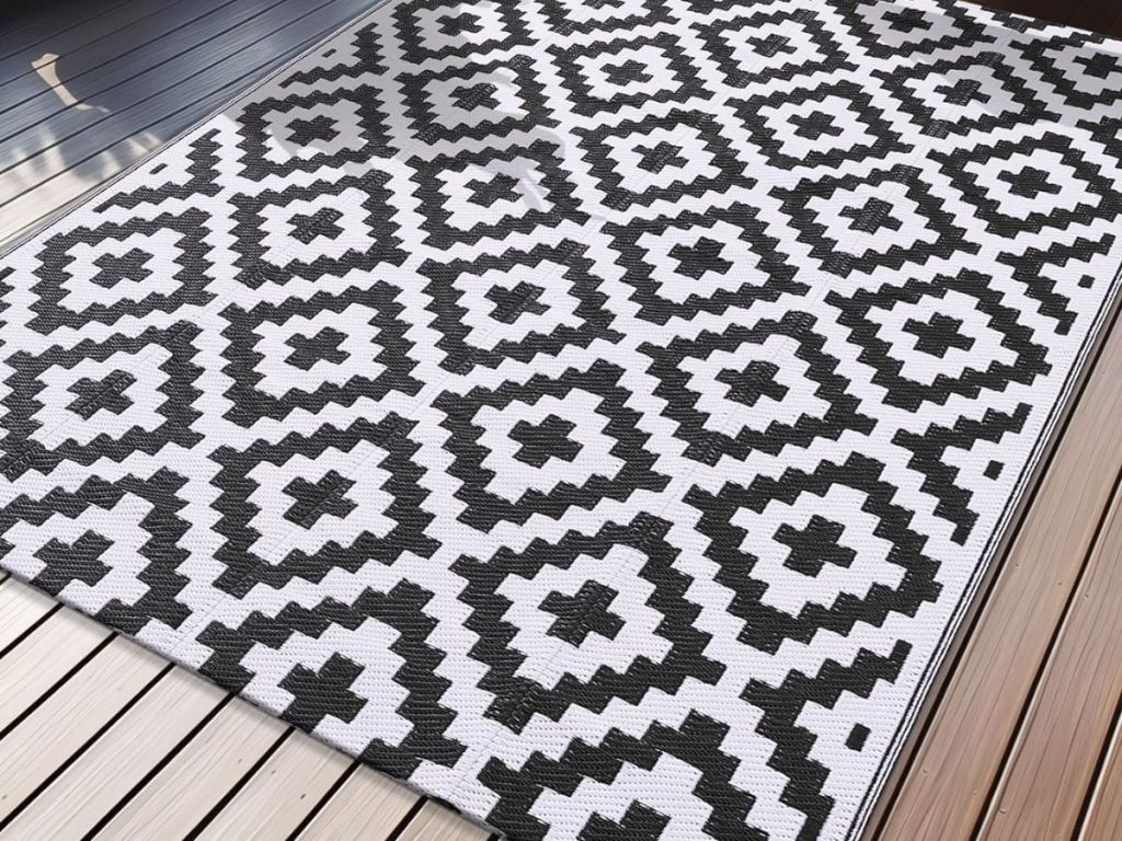 black and white geometric design outdoor rug on patio