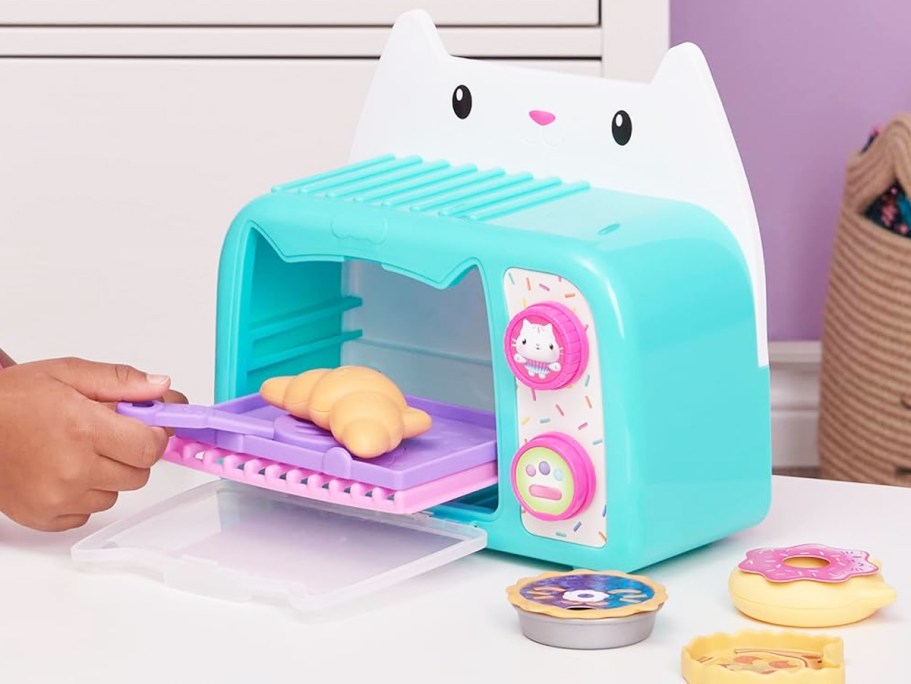 Gabby’s Dollhouse Bakey with Cakey Oven Just $9.74 on Amazon (Regularly $30)