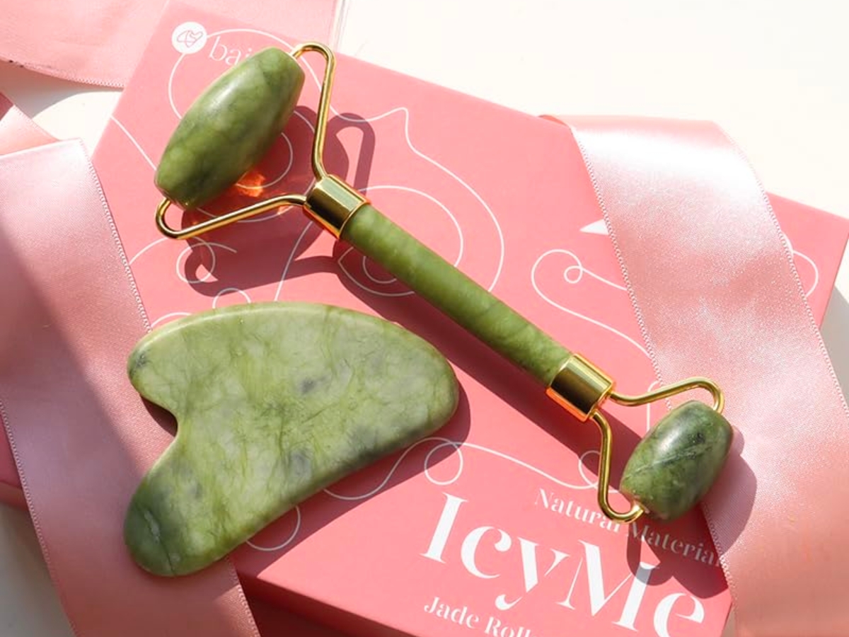 Gua Sha Skincare Tool AND Jade Roller Only $7.99 Shipped for Amazon Prime Members