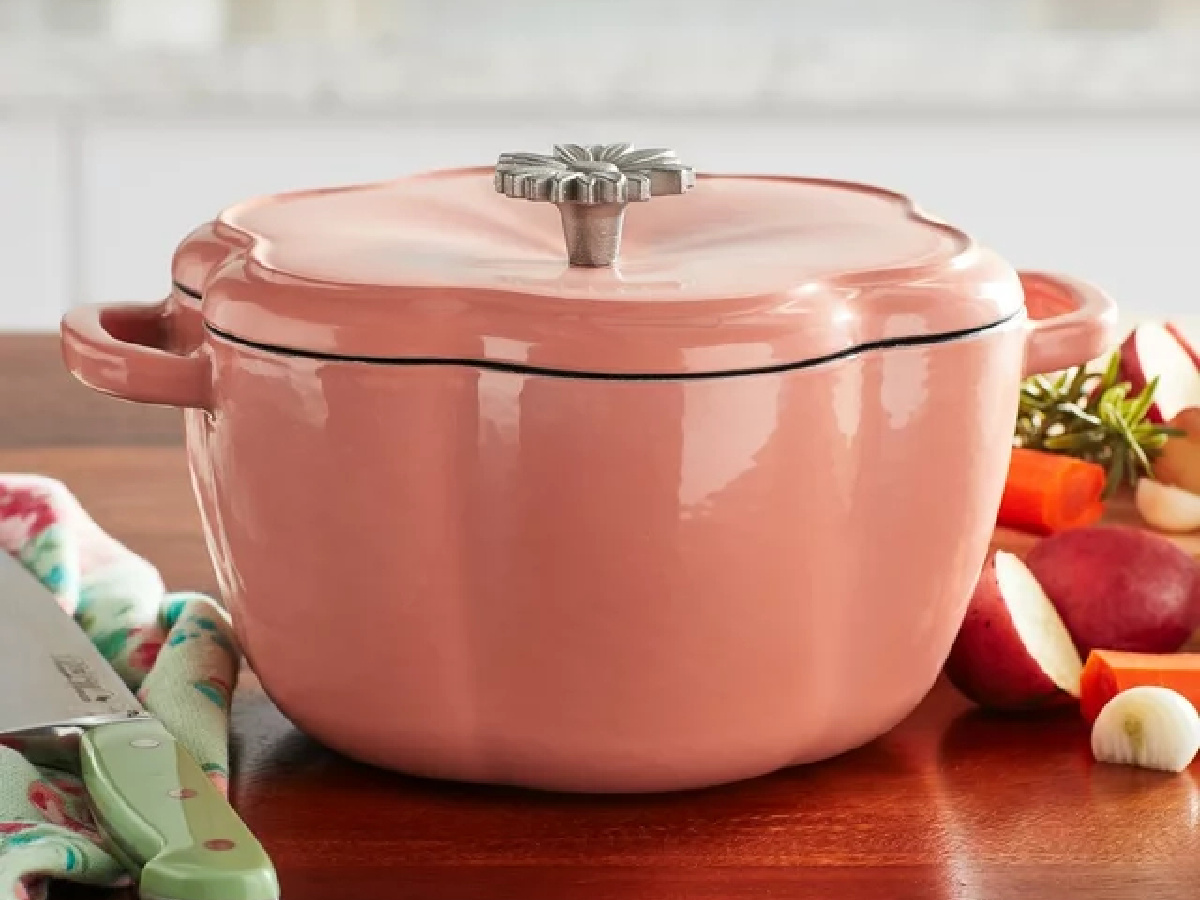 The Pioneer Woman Floral Dutch Oven JUST .97 on Walmart.com (Regularly )