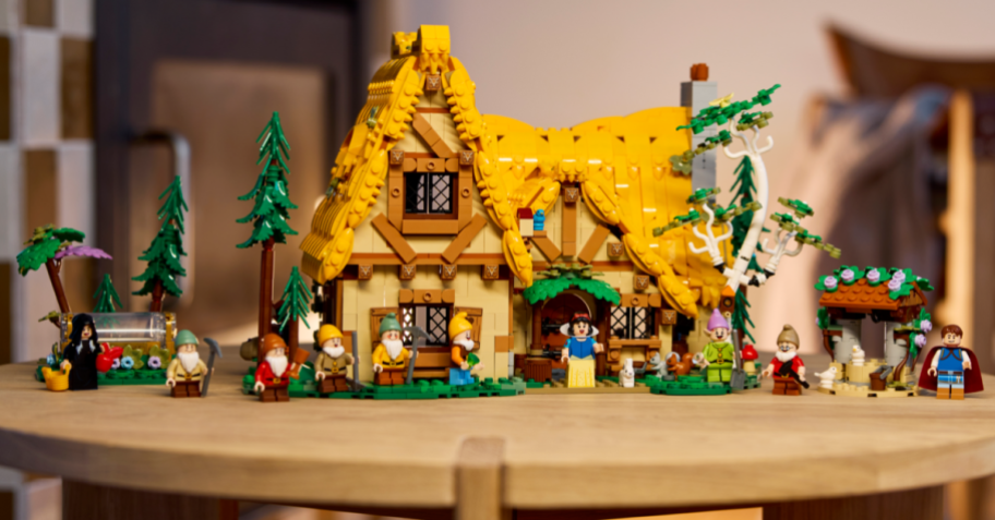 A 2024 NEW LEGO set of the Snow White & The Seven Dwarves Cottage