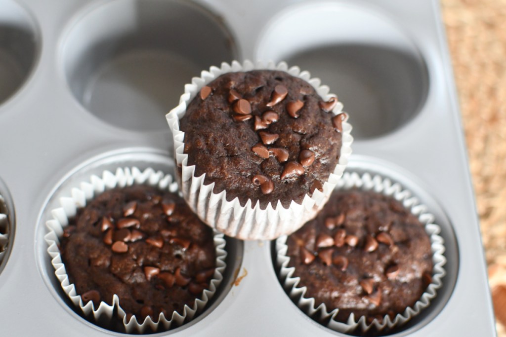 banana chocolate muffins with liners