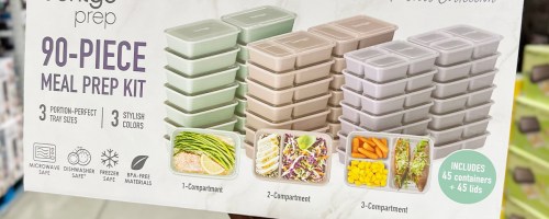 hand holding bentgo meal prep set box at sams club