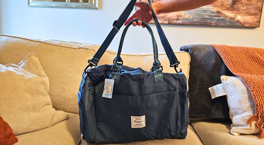 Matching Weekender Set w/ Toiletry Bag Only $17.99 on Amazon (Regularly $40)