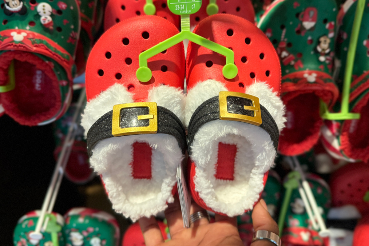 *HOT* 60% Off Lined Crocs | Santa Crocs Just $25.50 (Reg. $70)