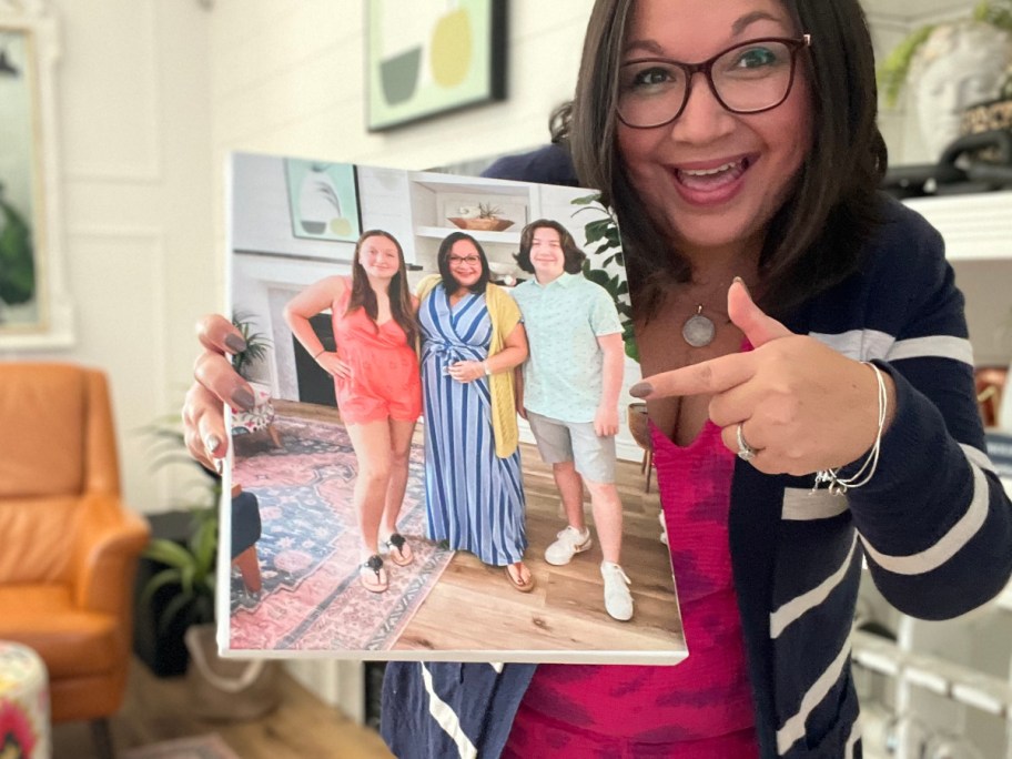 lina pointing at canvas prints