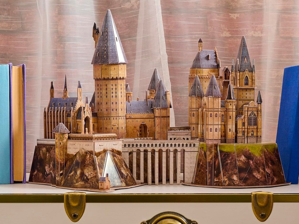 harry potter hogwarts 4d puzzle on table