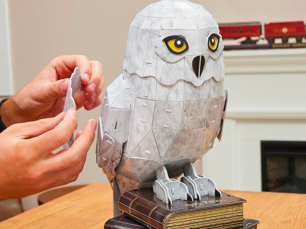 hand building harry potter owl puzzle 