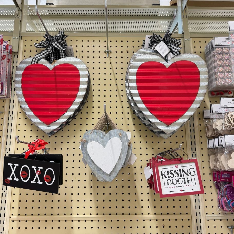 heart shaped metal Valentine's Wall decor and small Valentine's Wall decor with XOXO and Kissing Booth
